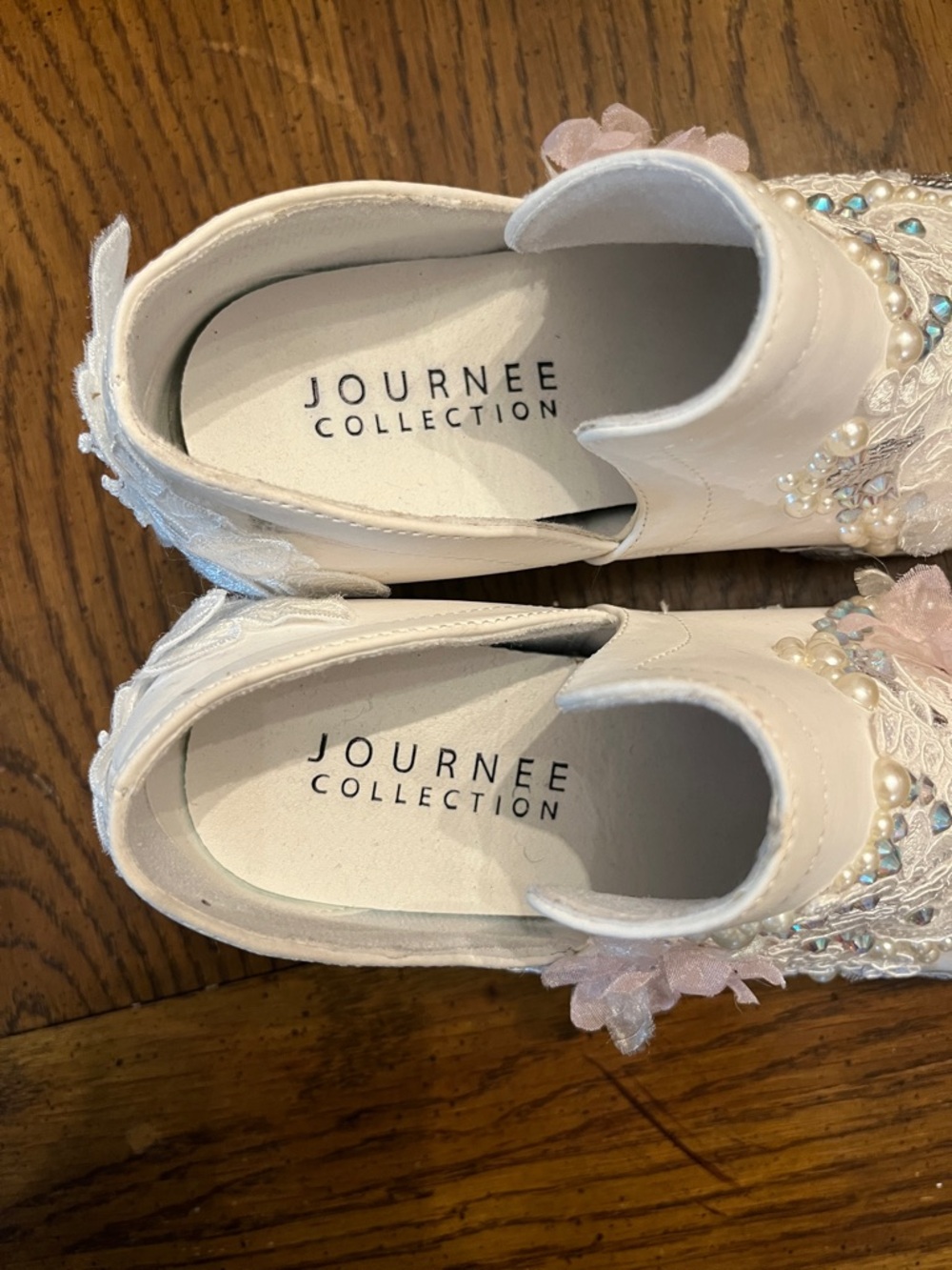 Journee Collection Floral Appliqué Slip-On Shoes, size 8 - Picture 10 of 15
